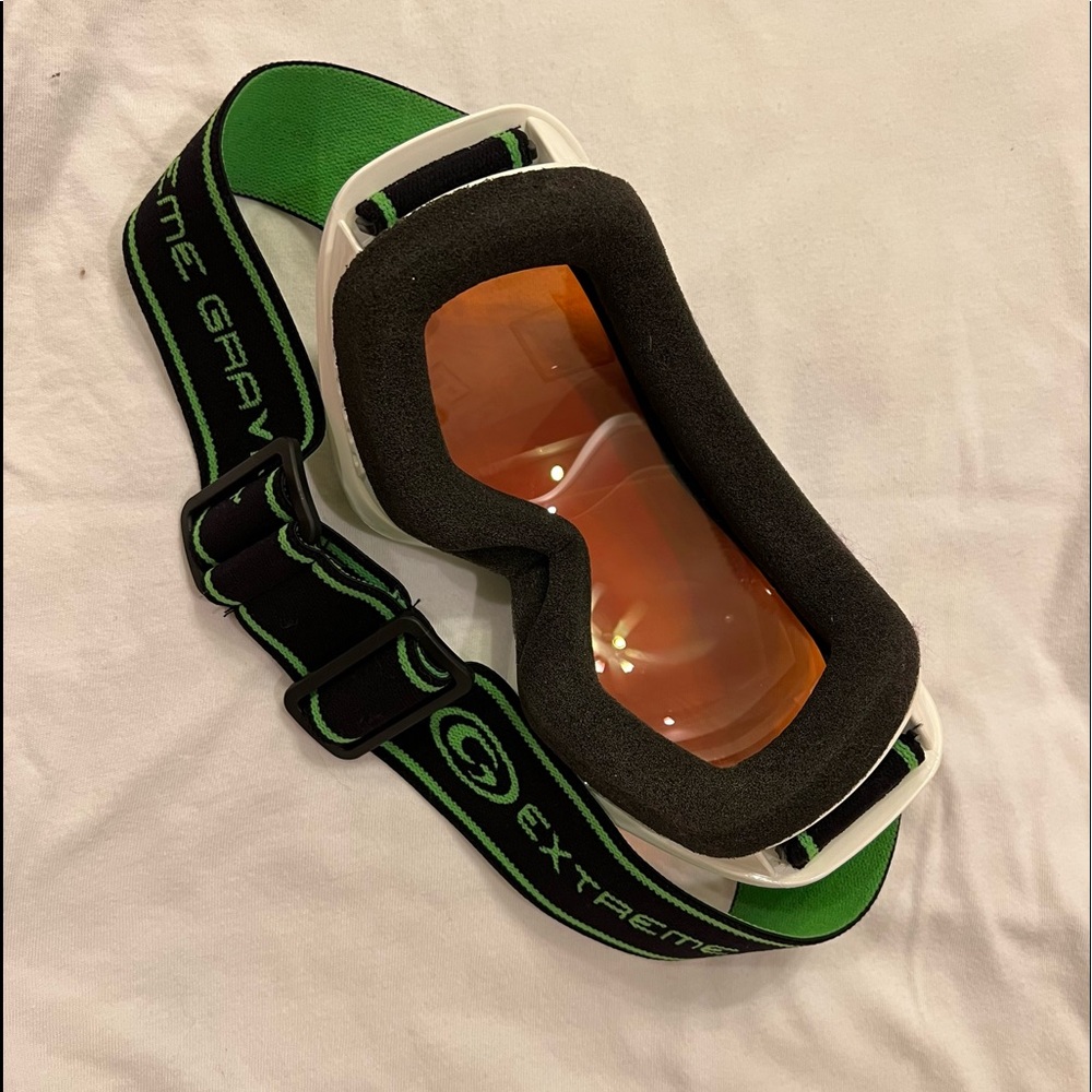 Extreme Gravity Ski & Snow Sport Goggles - Picture 4 of 5